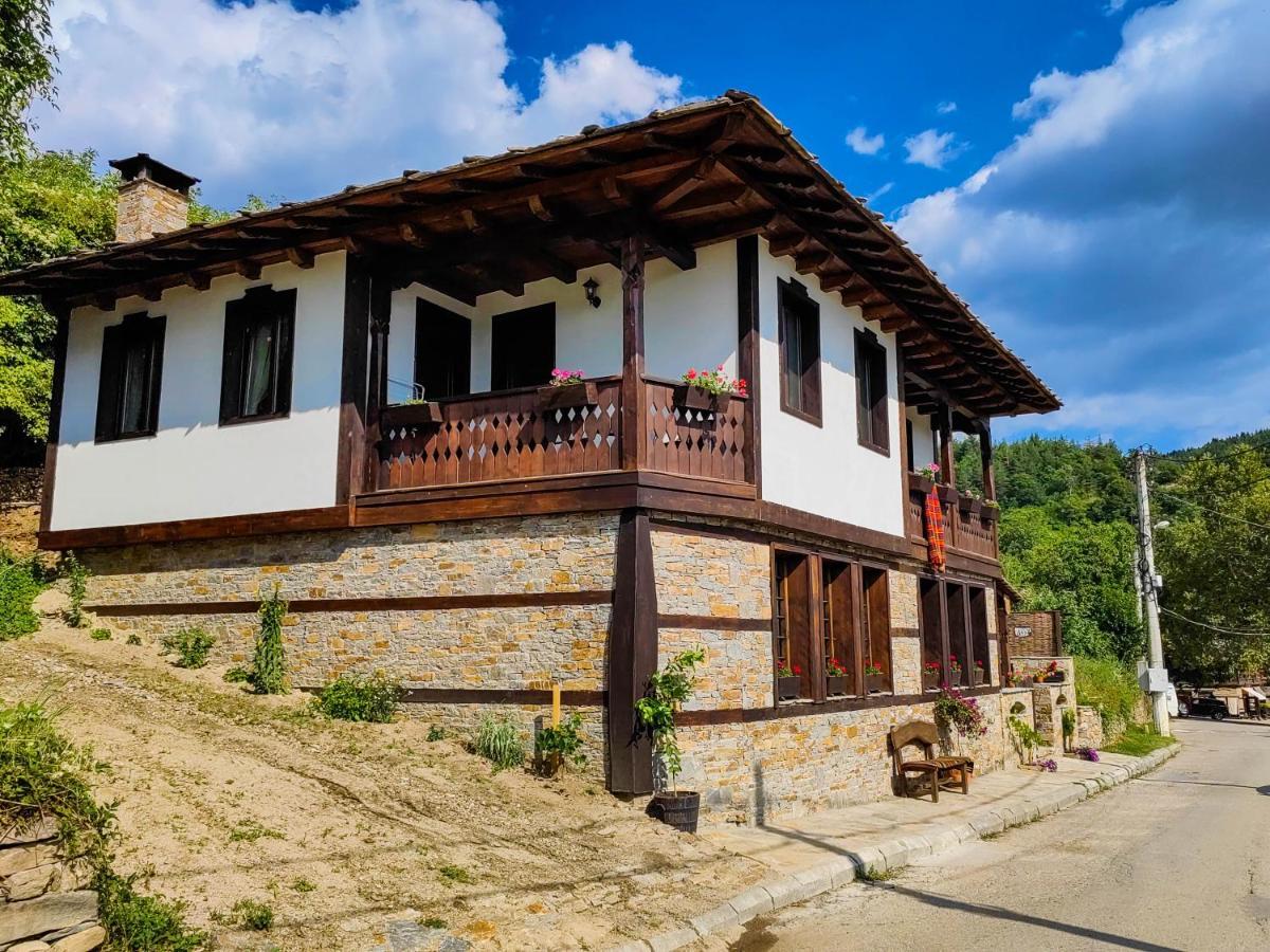 Rimovata Kashta Guest House Leşten Exterior foto