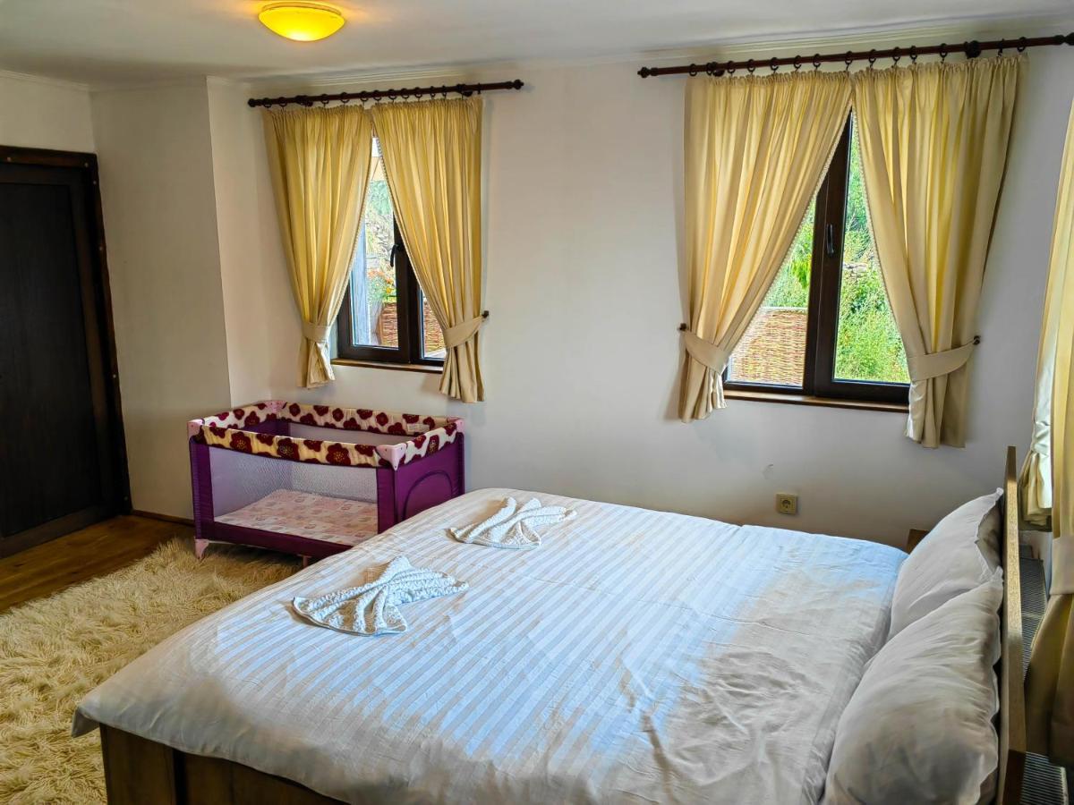 Rimovata Kashta Guest House Leşten Exterior foto